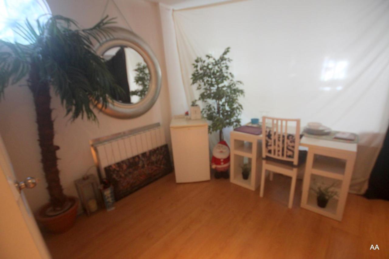 Little Peaceful Retreat With Bath, Heating, Terrace, Free Wifi Fridge Easy Parking Accommodatie bij particulieren *