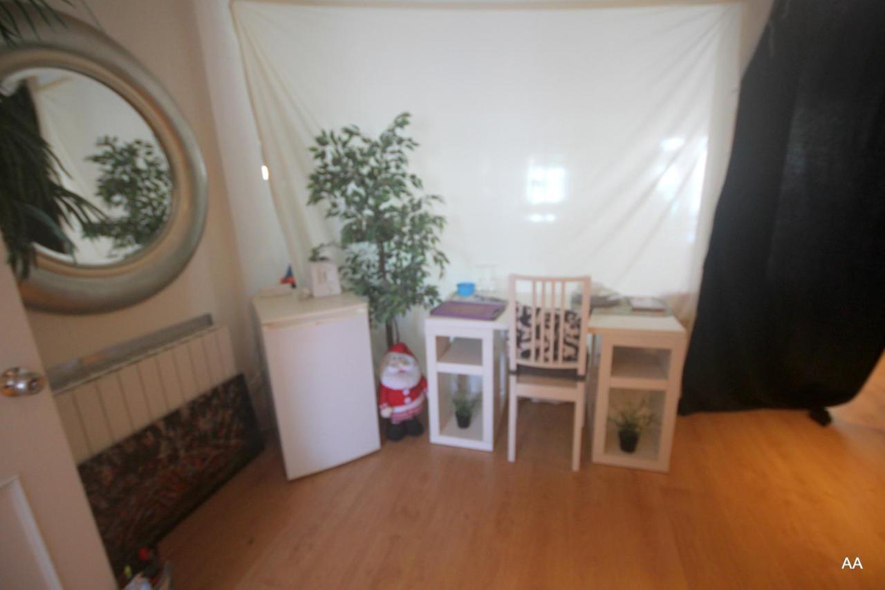 Little Peaceful Retreat With Bath, Heating, Terrace, Free Wifi Fridge Easy Parking Accommodatie bij particulieren