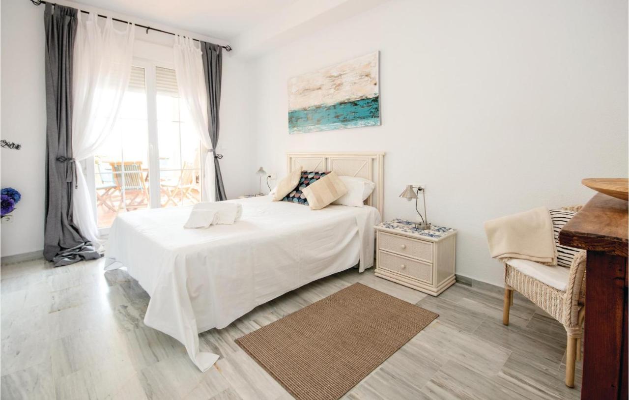 Stunning In With Swimming Pool Apartment *