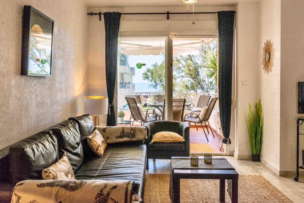 Lovely 3-bedroom 350 M Walk To The *
