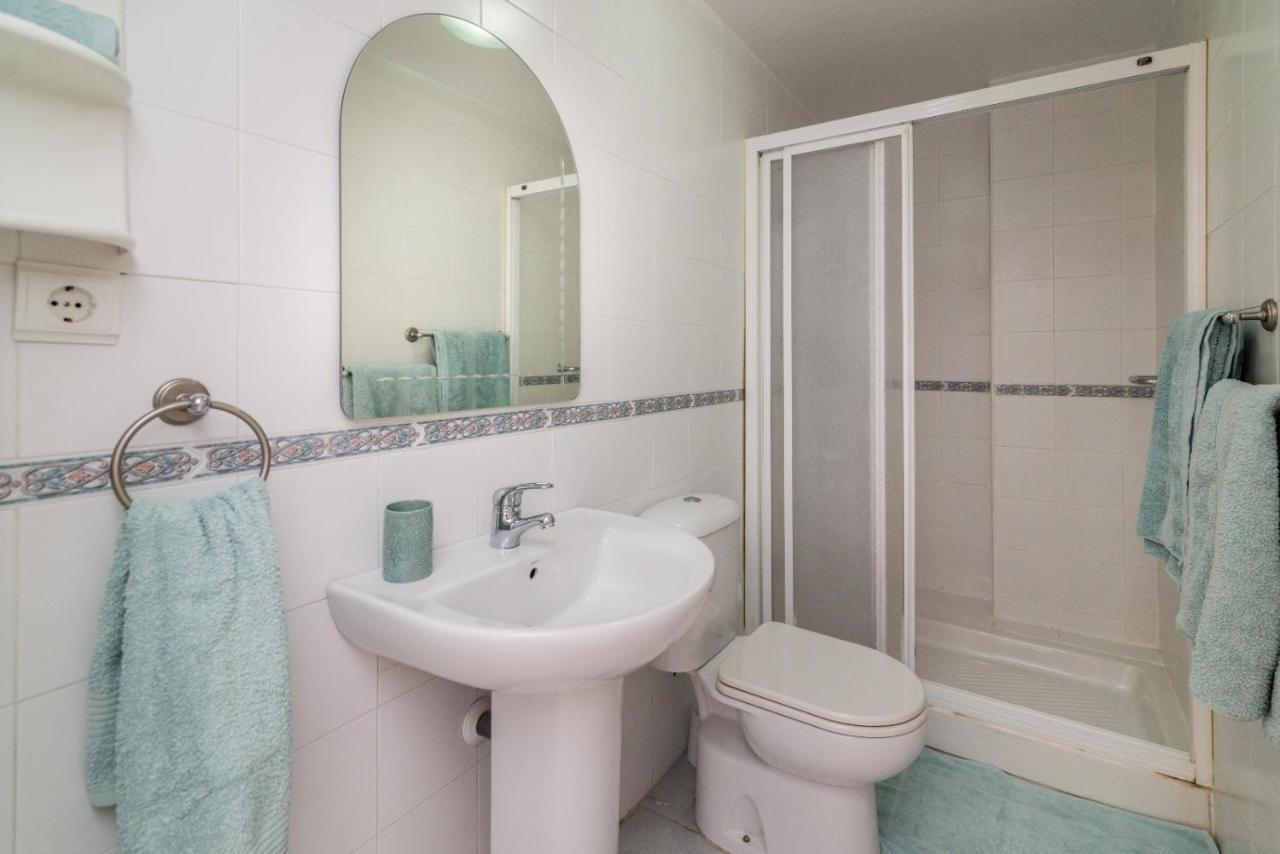 Apartment Lovely 3-bedroom 350 M Walk To The *