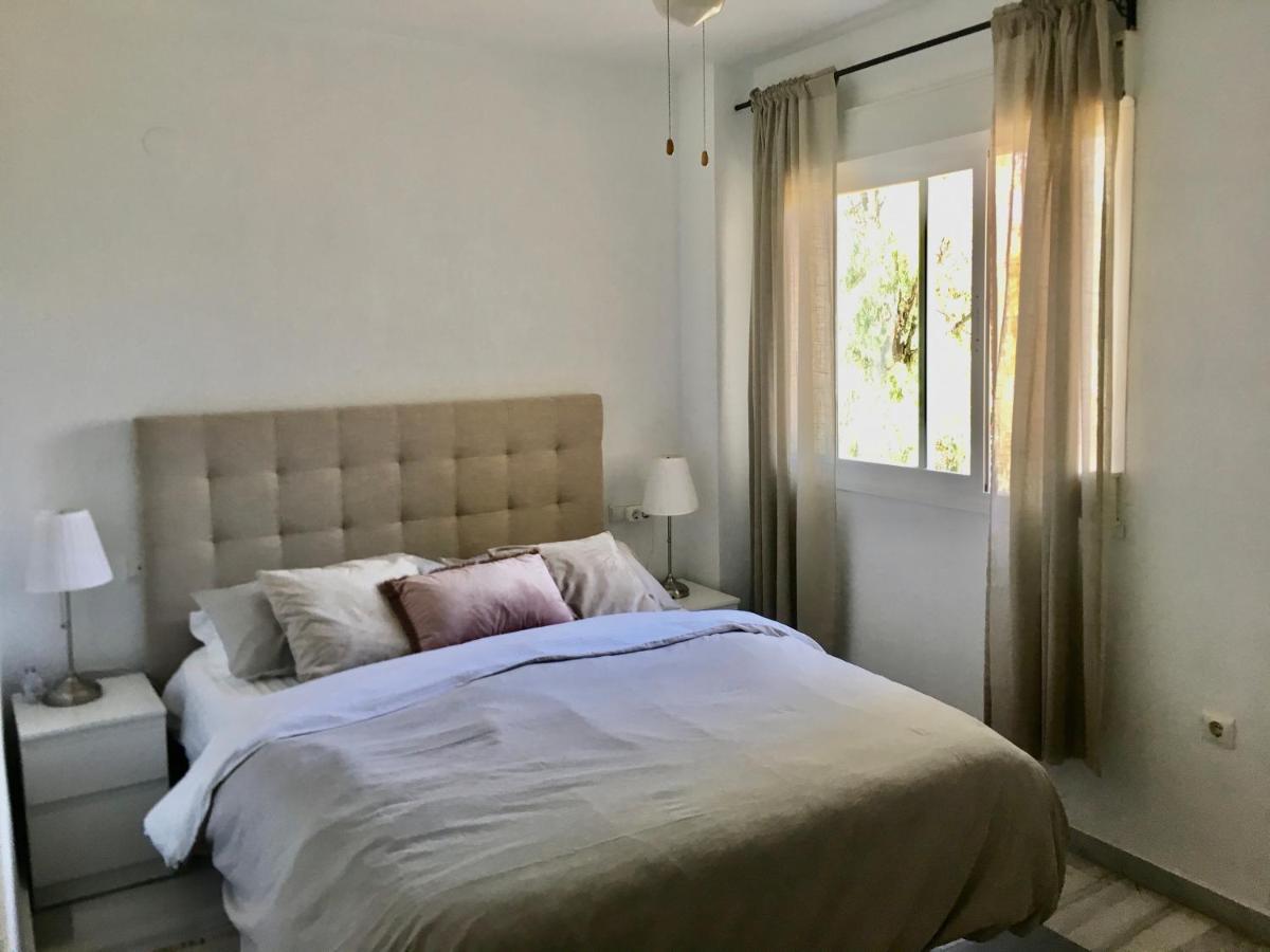 Apartment Lovely 3-bedroom 350 M Walk To The *