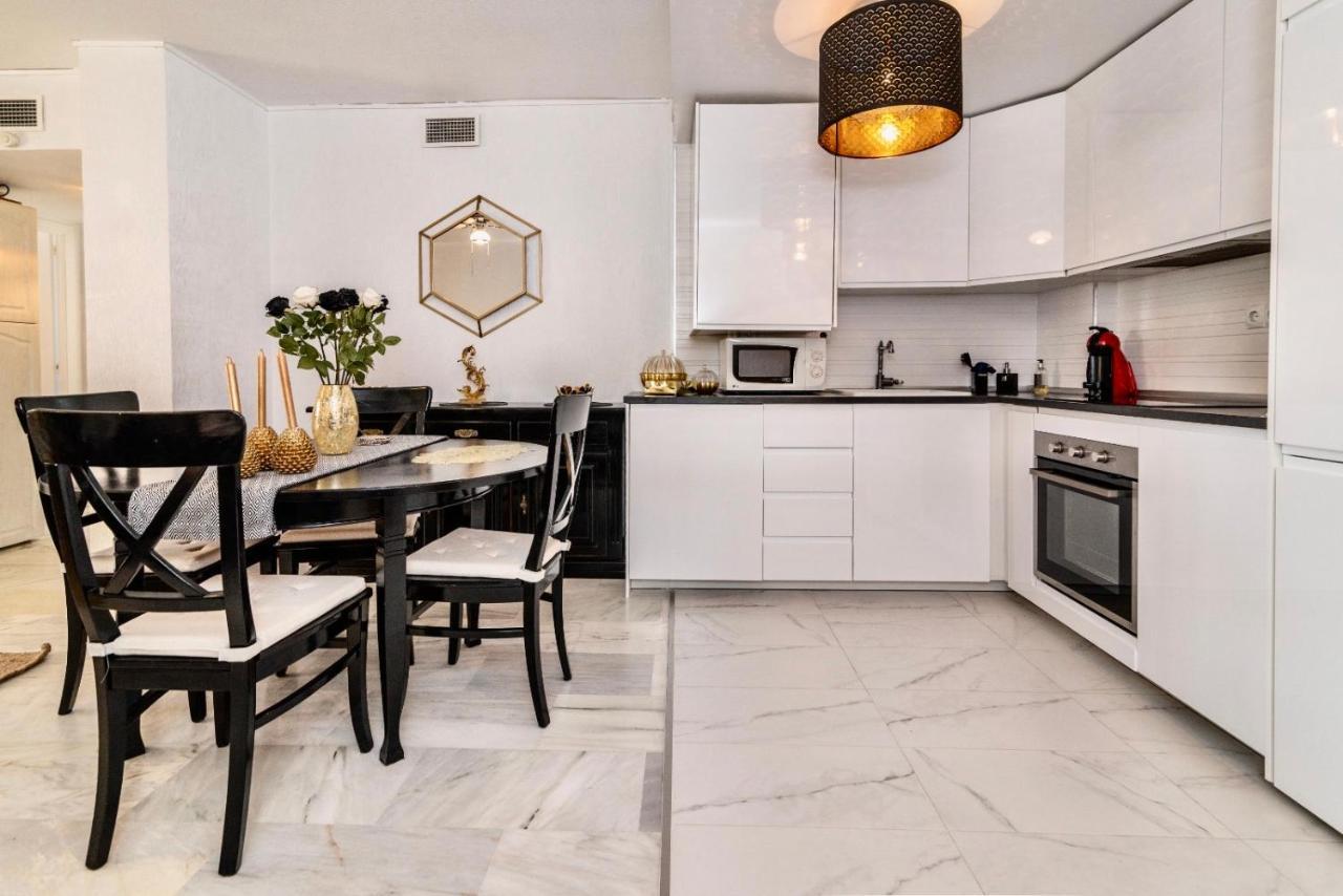 Apartment Lovely 3-bedroom 350 M Walk To The