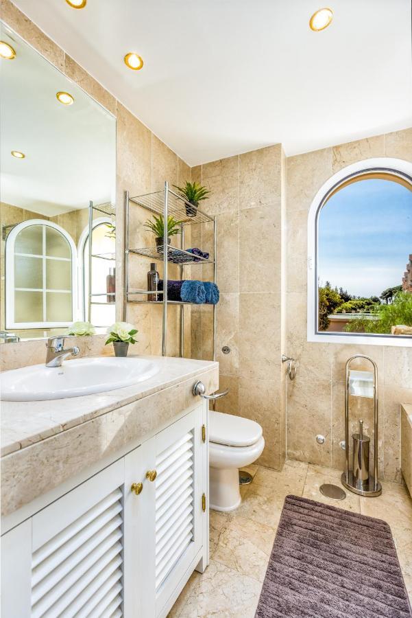 Apartamento In Senorio De Aloha With Sea Views