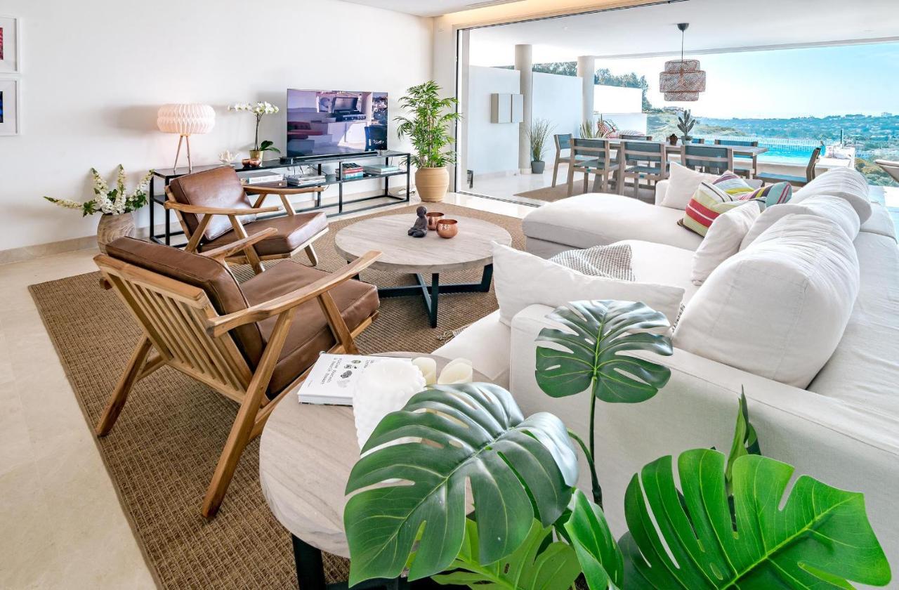 Lmr- Luxury Apartment, Private Pool, Stunning View, Families Only,