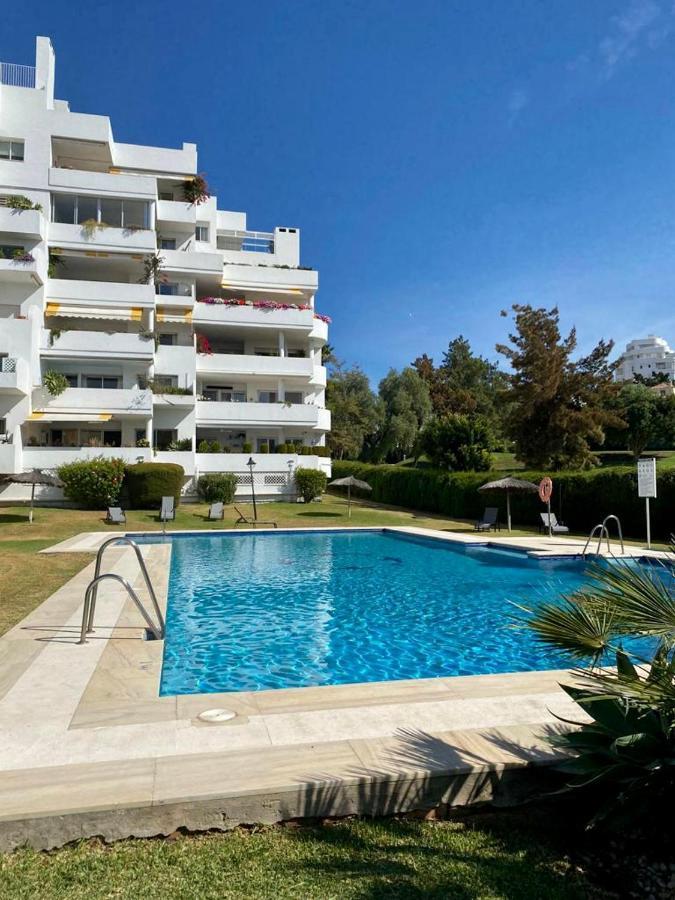 Apartamento Guadalmina Beach Holidays Apartment, *