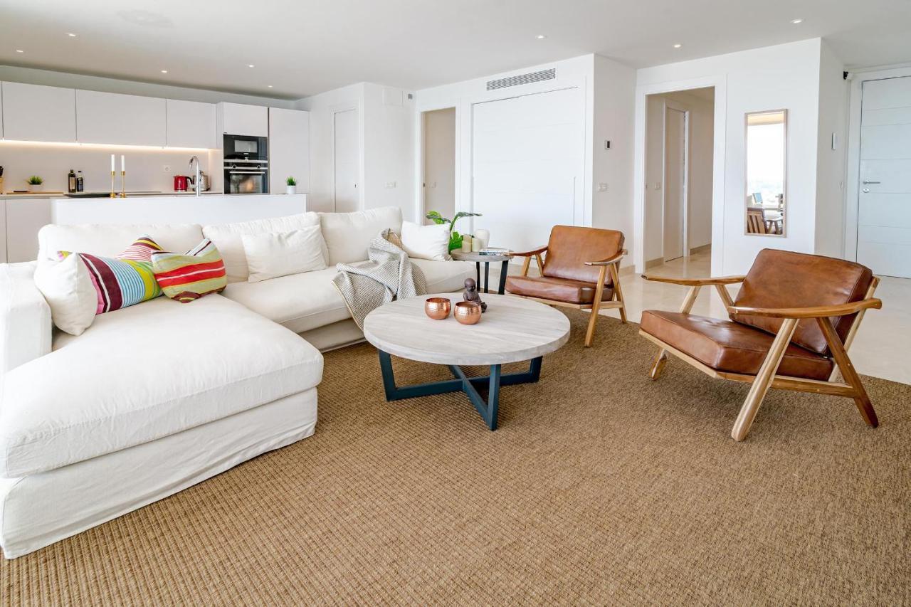 Lmr- Luxury Apartment, Private Pool, Stunning View, Families Only,