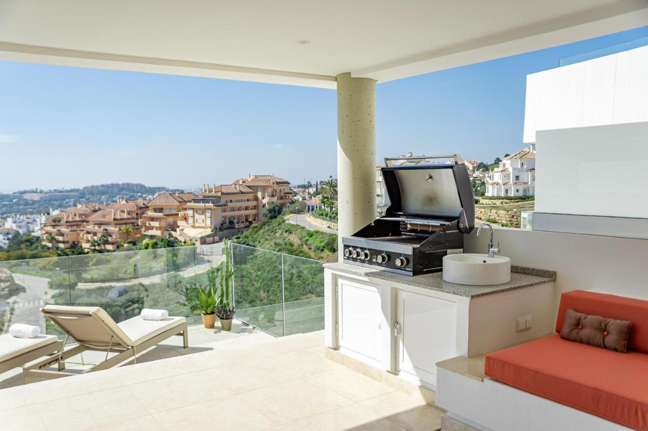 Lmr- Luxury Apartment, Private Pool, Stunning View, Families Only,