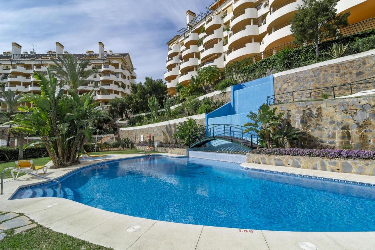 Sad-spacious 2 Bedroom Duplex Puerto Banus Apartment *