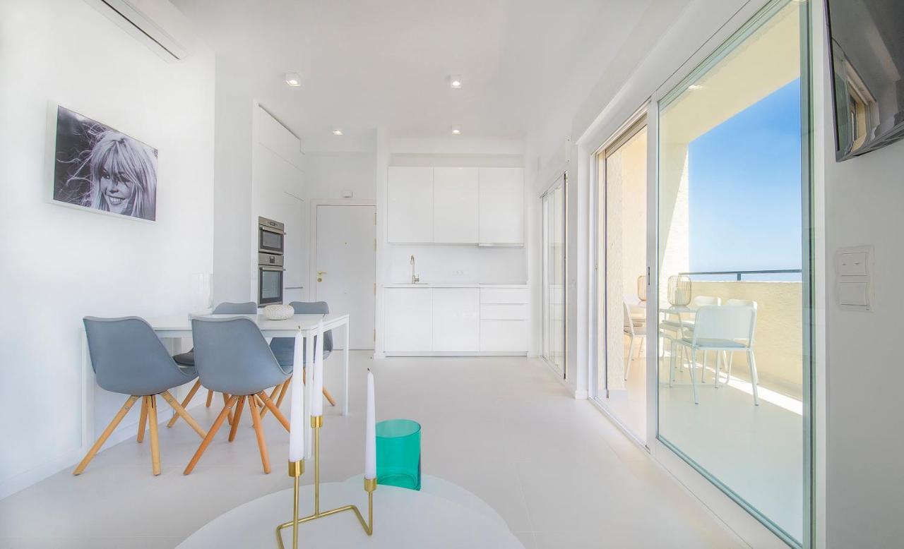 Apartment Frontal View With Spacious Balcony Marbella