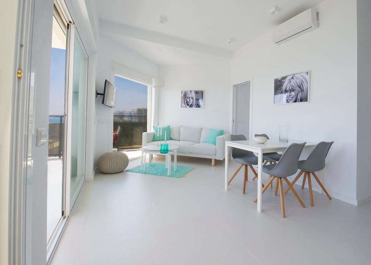 Apartment Frontal View With Spacious Balcony *