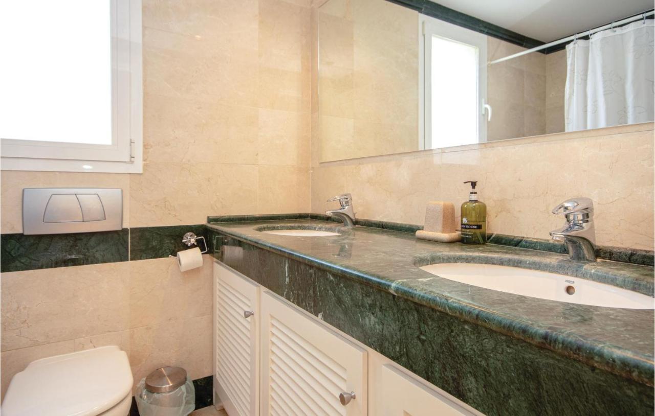 Apartment Beautiful In Marbella-cabopino With 2 Bedrooms, Wifi And Outdoor Swimming Pool