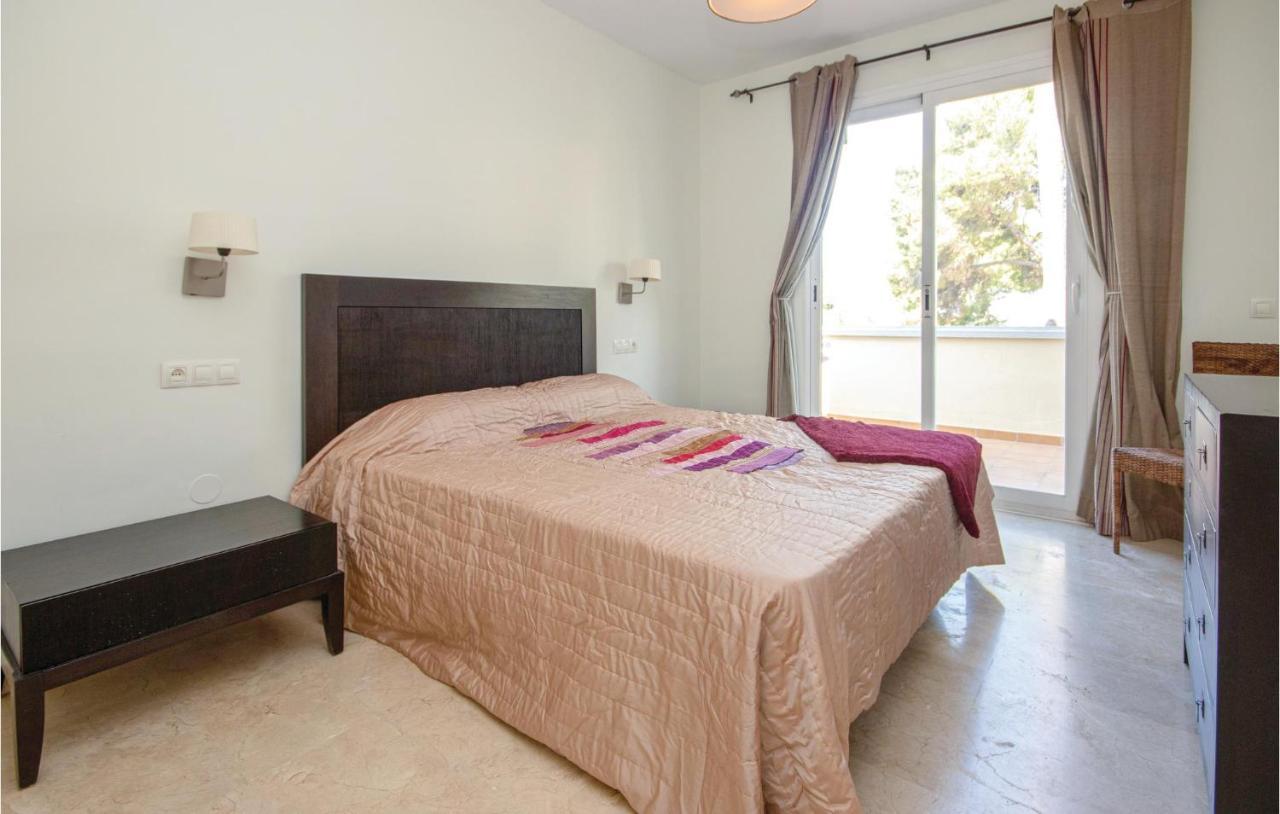 Apartment Beautiful In Marbella-cabopino With 2 Bedrooms, Wifi And Outdoor Swimming Pool