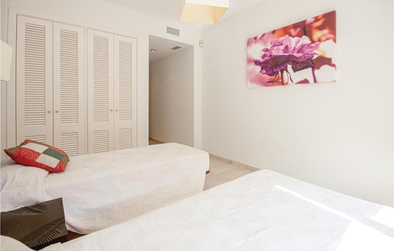 Apartment Beautiful In Marbella-cabopino With 2 Bedrooms, Wifi And Outdoor Swimming Pool Marbella