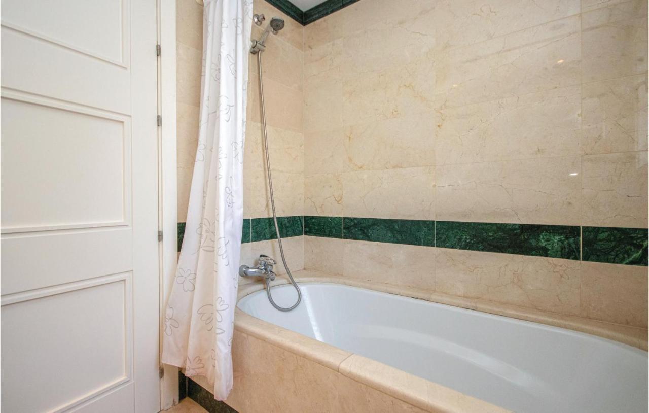 Beautiful In Marbella-cabopino With 2 Bedrooms, Wifi And Outdoor Swimming Pool Apartment Marbella