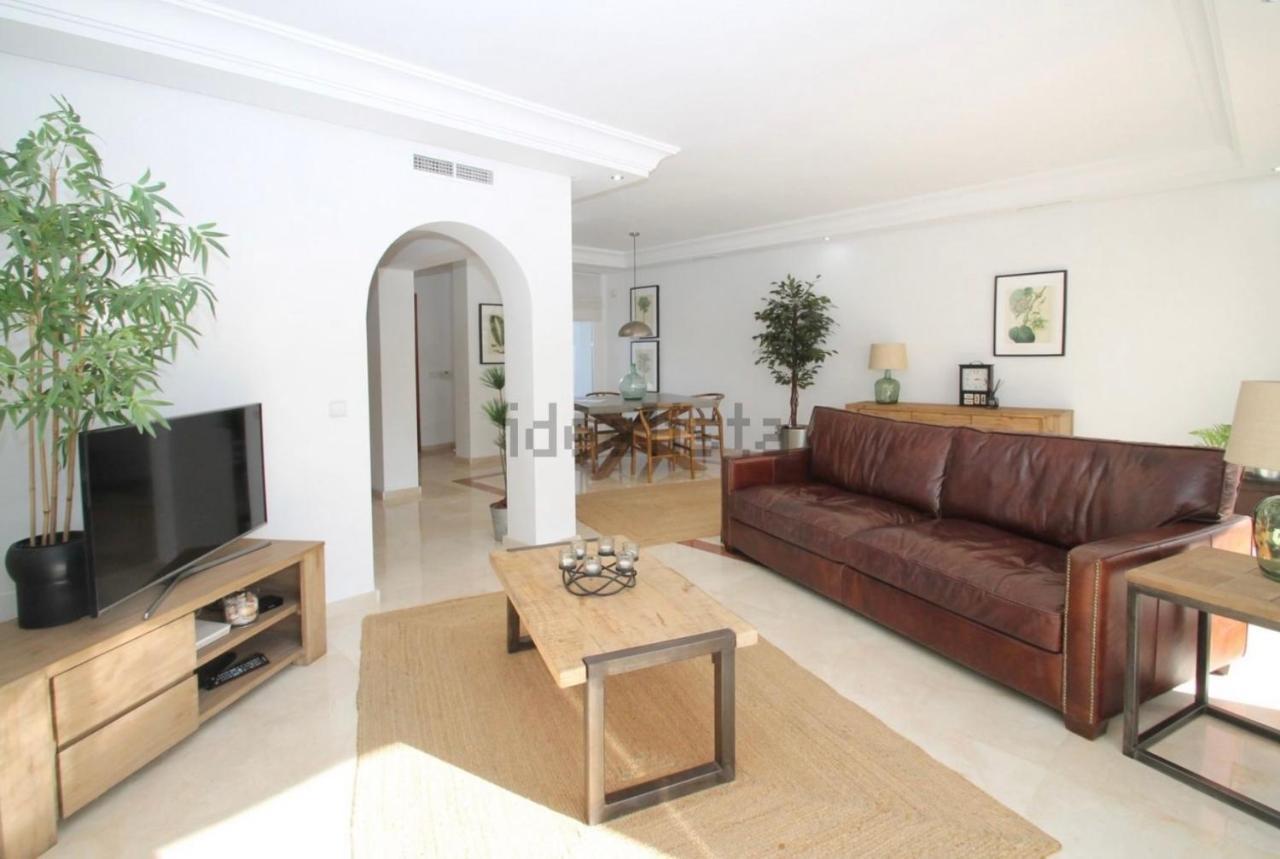 Casa de férias South Faced 4 Bdrm Townhouse With Pool In Marbella