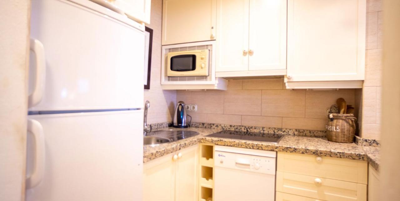 Skol 130. One Bedroom With Sea Views In Centre *