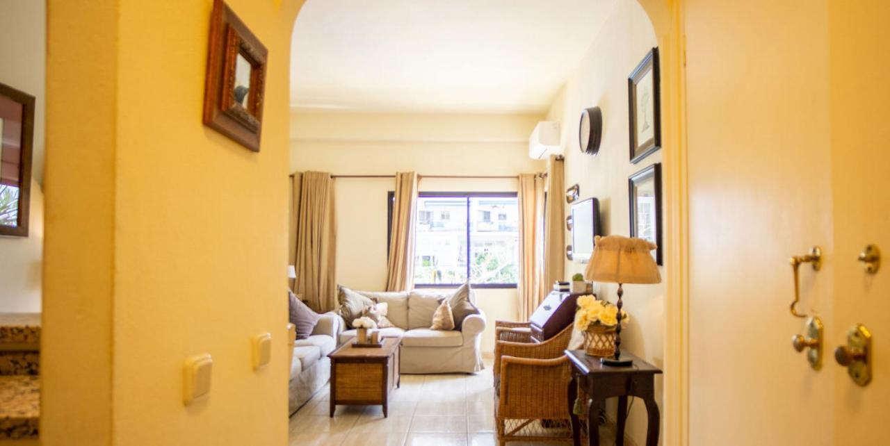 Skol 130. One Bedroom With Sea Views In Centre Apartment *