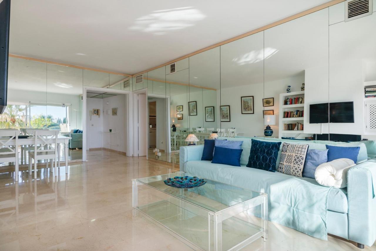 En Complejo Residencial Con Piscina Apartment