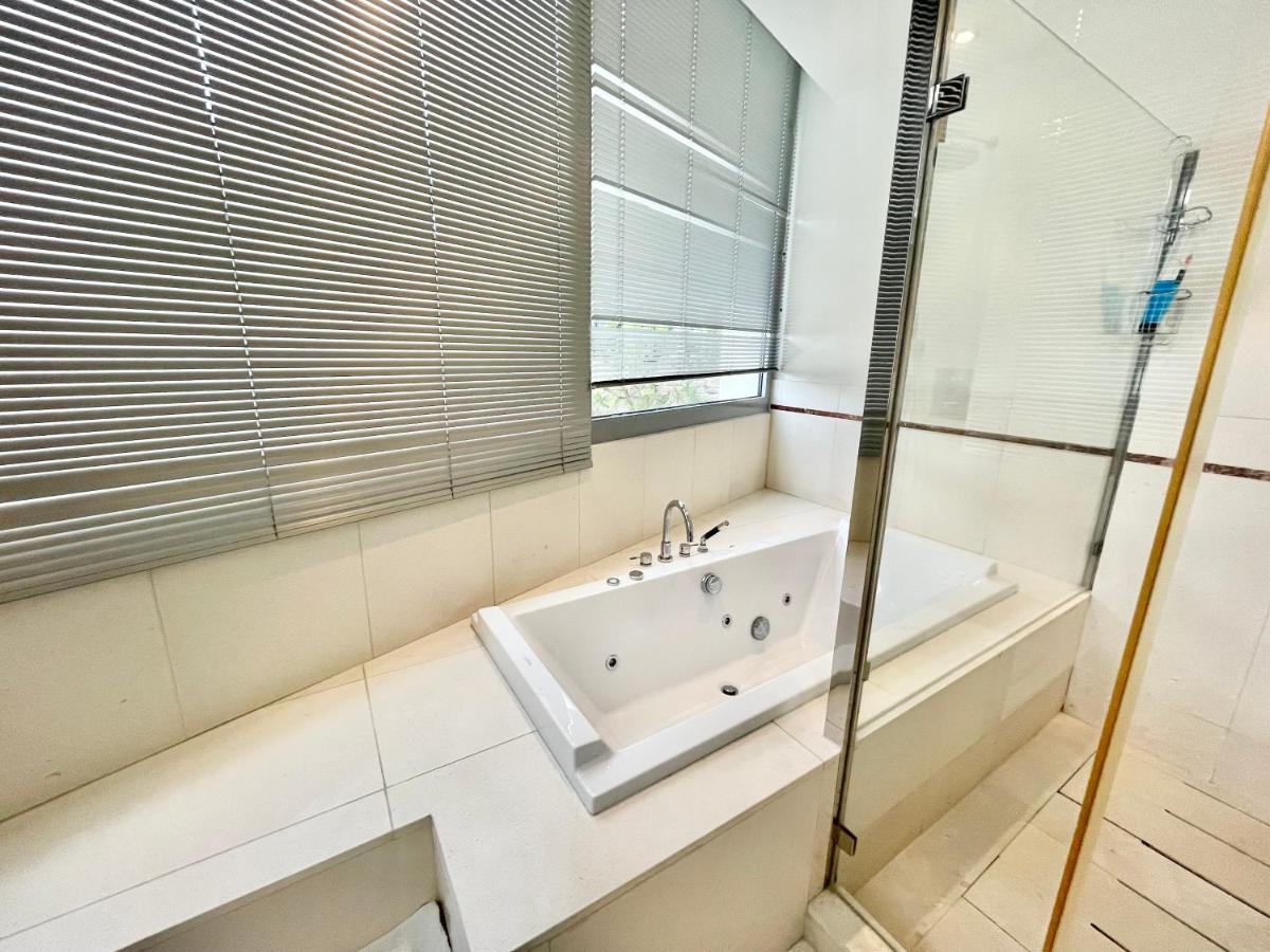 Modern In Gated Complex Sierra Blanca