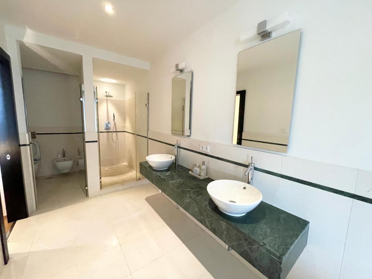 Villa Modern In Gated Complex Sierra Blanca *