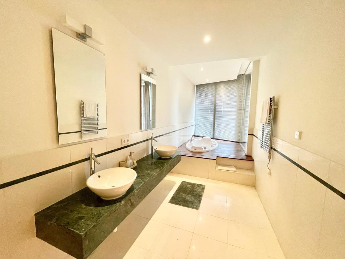 Modern In Gated Complex Sierra Blanca *