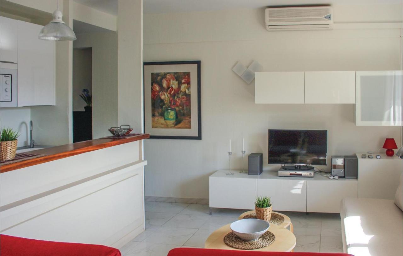 Awesome In With 1 Bedrooms *