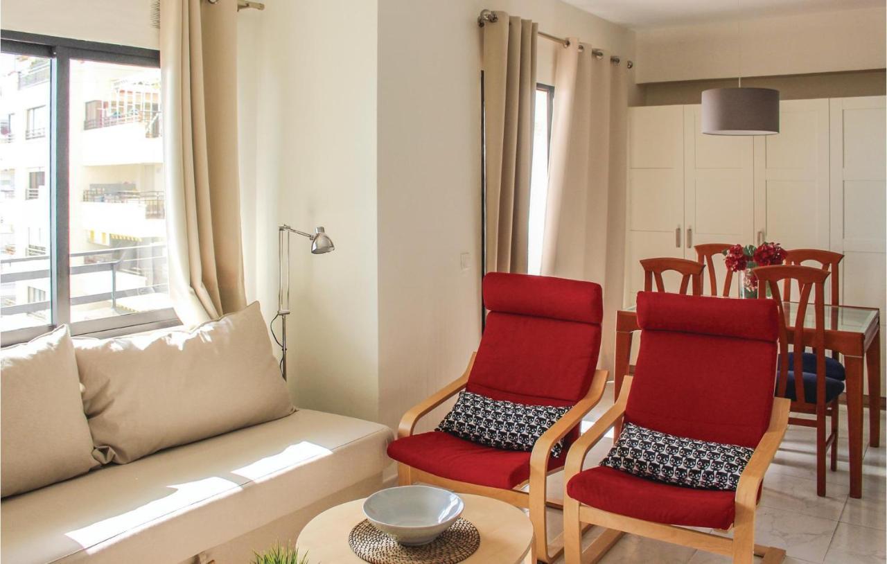 Awesome In With 1 Bedrooms Apartment *
