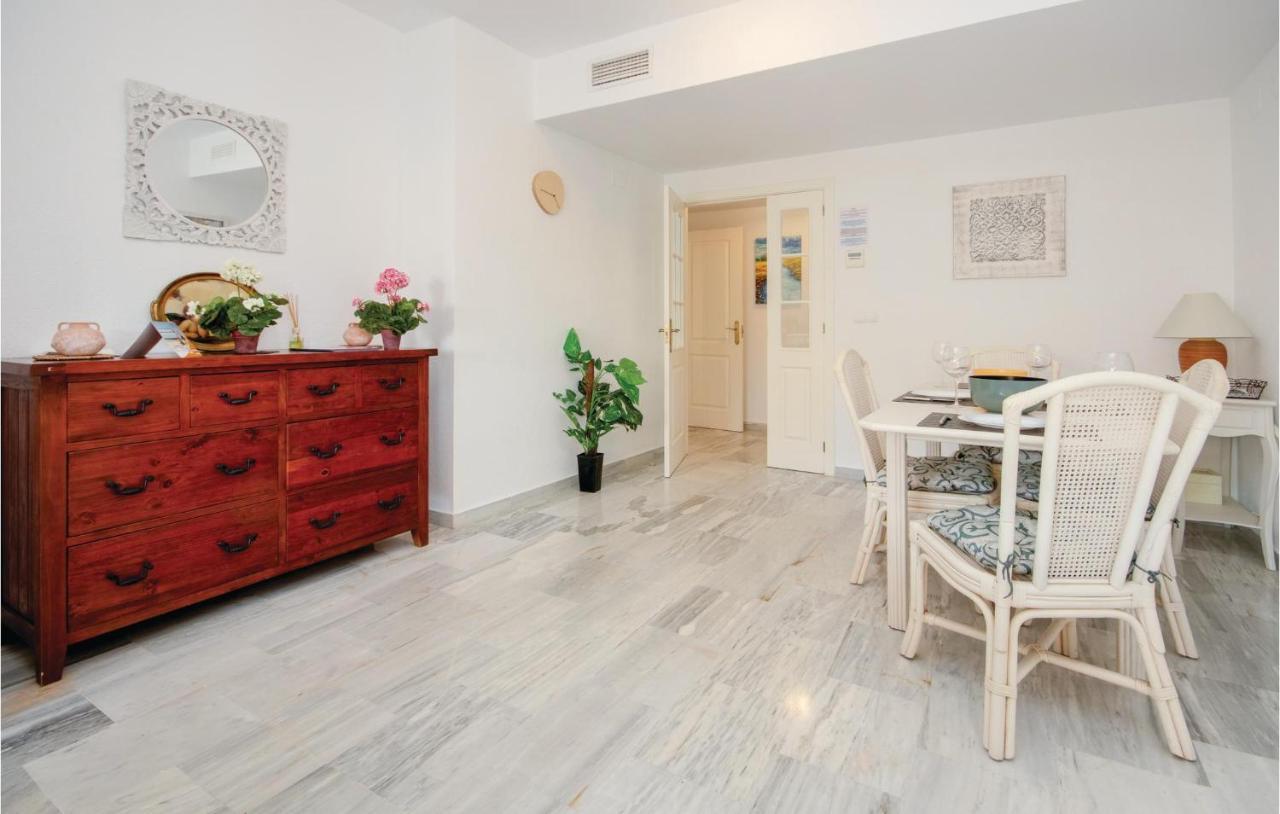 Stunning In With Swimming Pool Apartment *