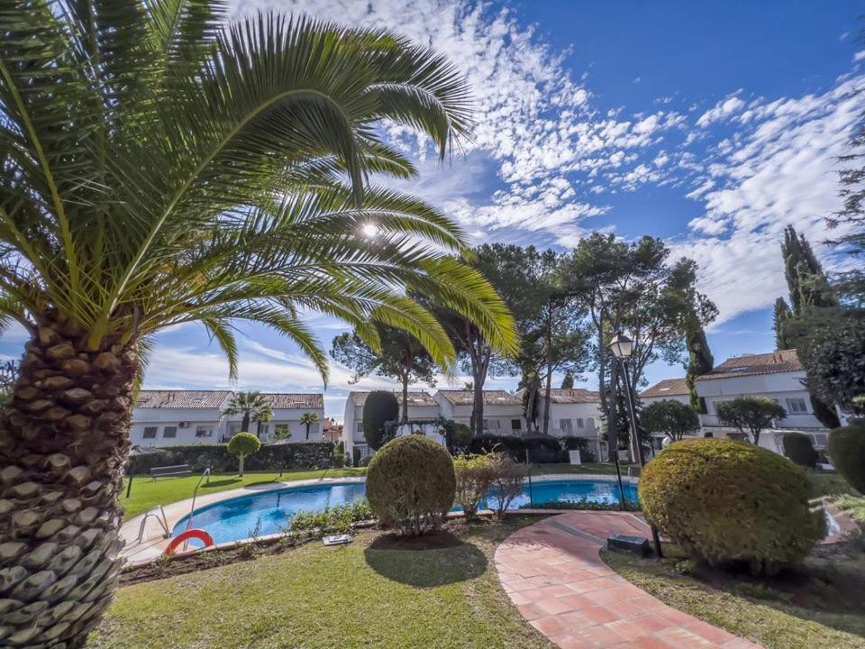 Apartamento Bajo Con Jardin En La Milla De Oro Marbella