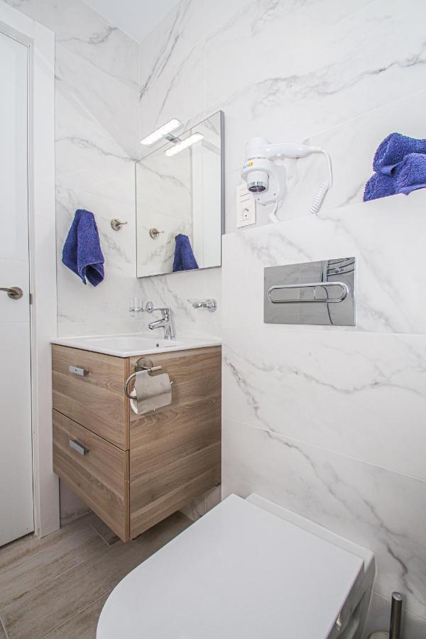 Stylish For Rent With Fantastic Location In Promenade. *