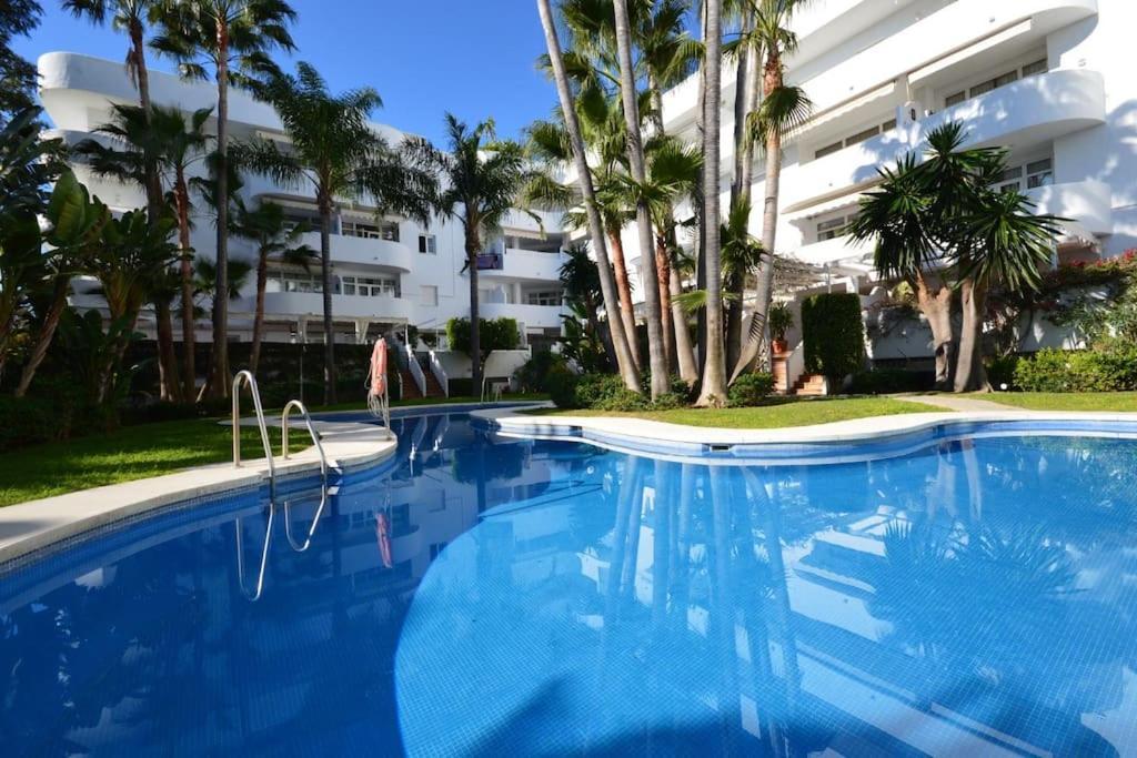 Contemporary Across Club Apartamento *