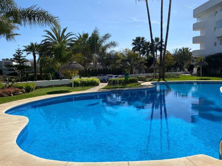 Contemporary Across Club Apartamento