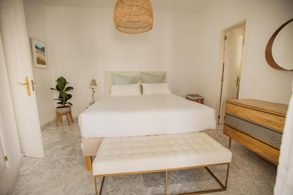 Contemporary Across Club Apartamento