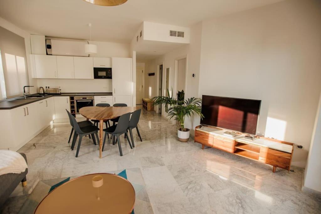 Contemporary Across Club Marbella