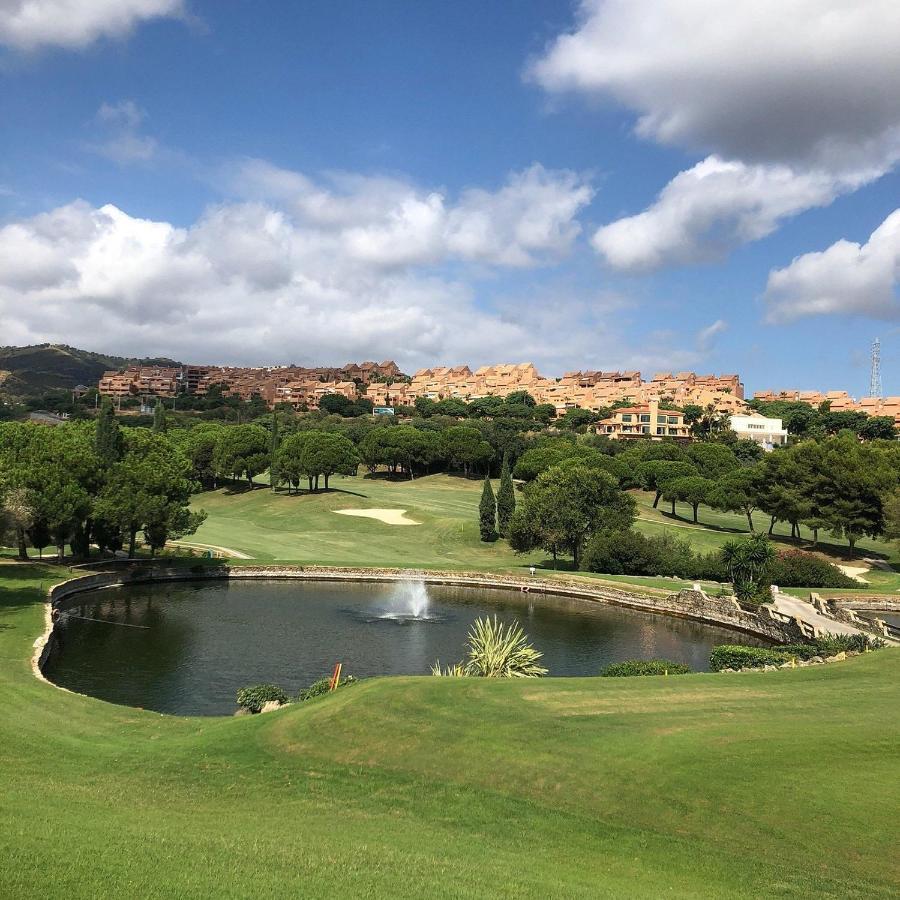 Ample Luxury Fancy Golf & Padel Marbella