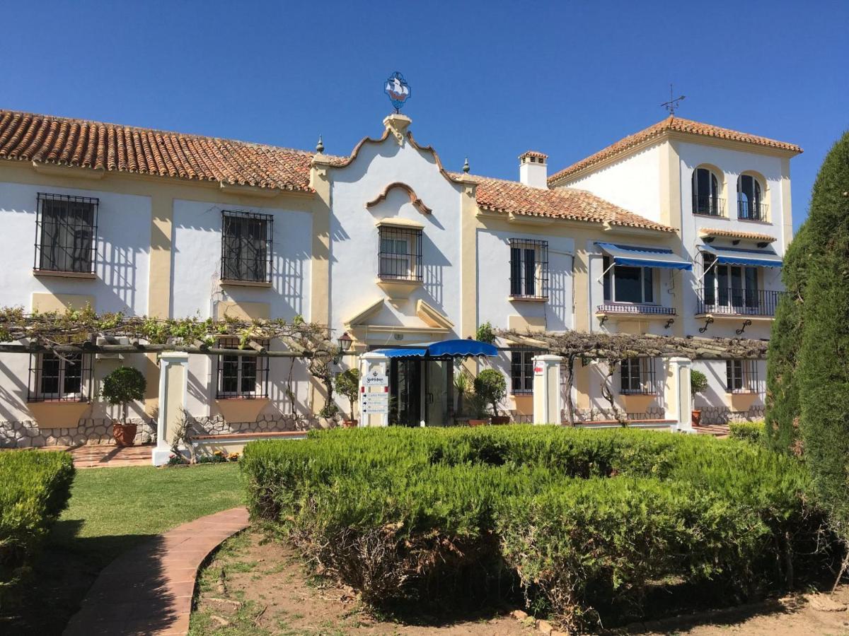 Ample Luxury Fancy Golf & Padel