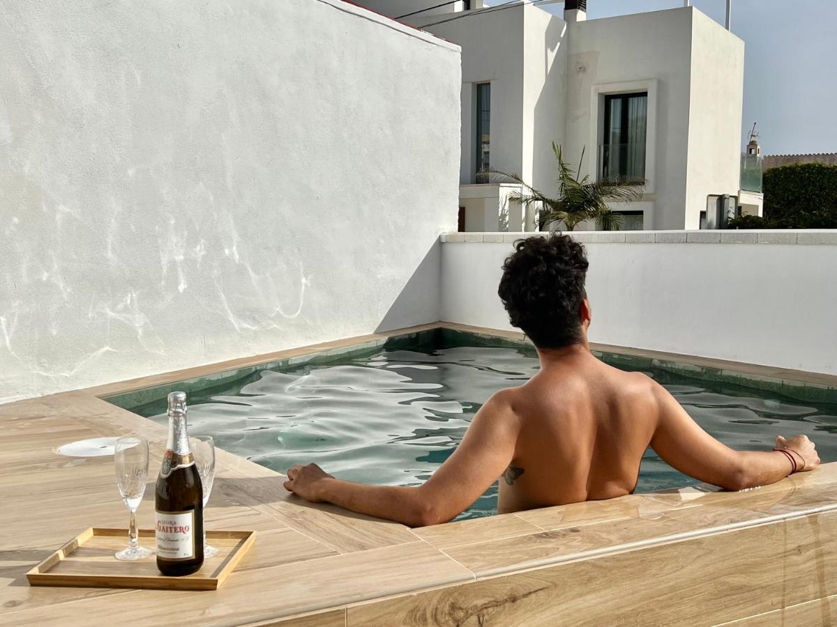 Karibu & Pool Marbella