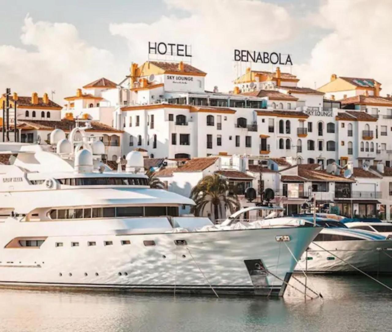 Vacation I Marina De Banus Beach Retreat, Next To Marina And Shops, 24-7 Security * Marbella
