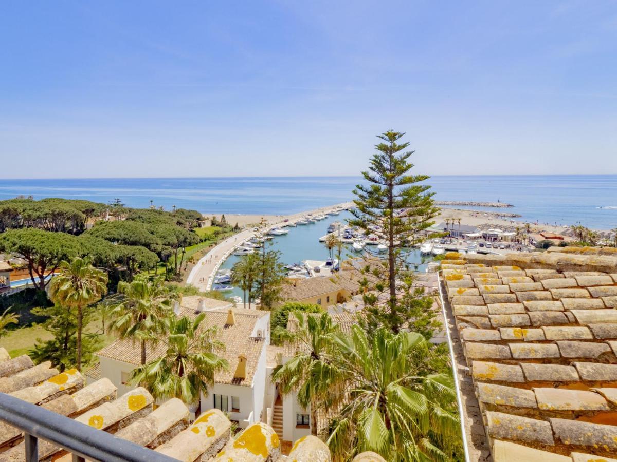 Cubo's Penthouse Cabopino Port & Parking Marbella