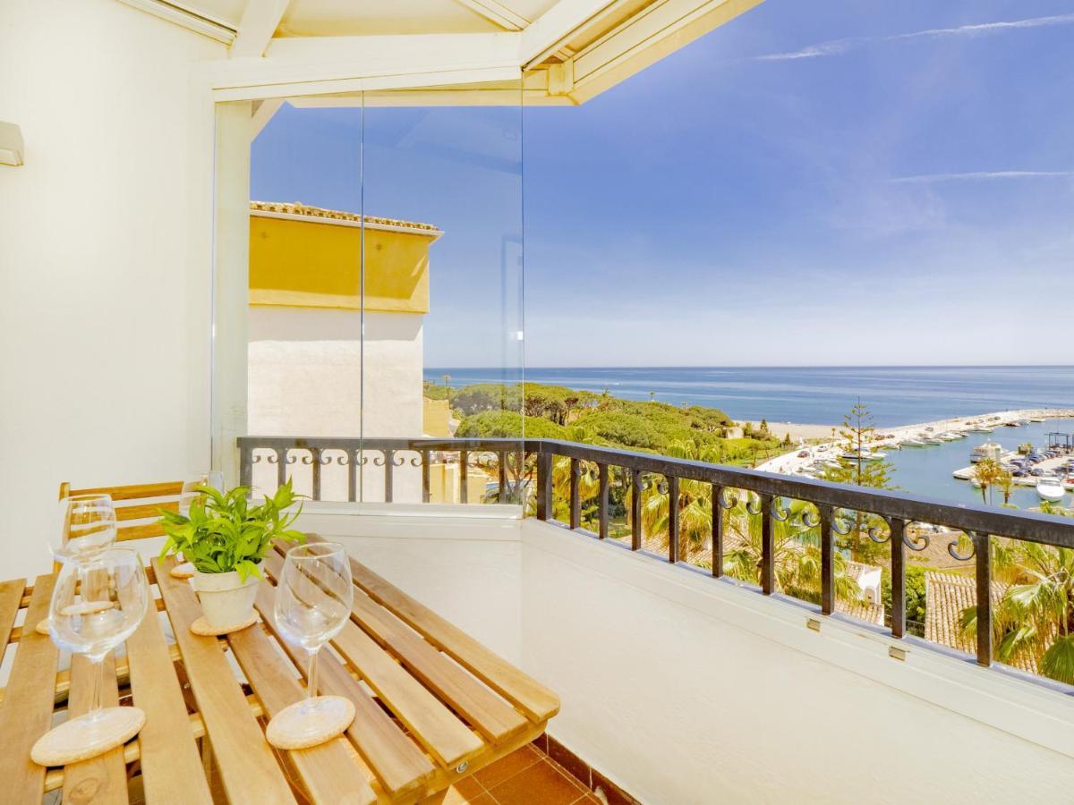 Cubo's Penthouse Cabopino Port & Parking Apartment