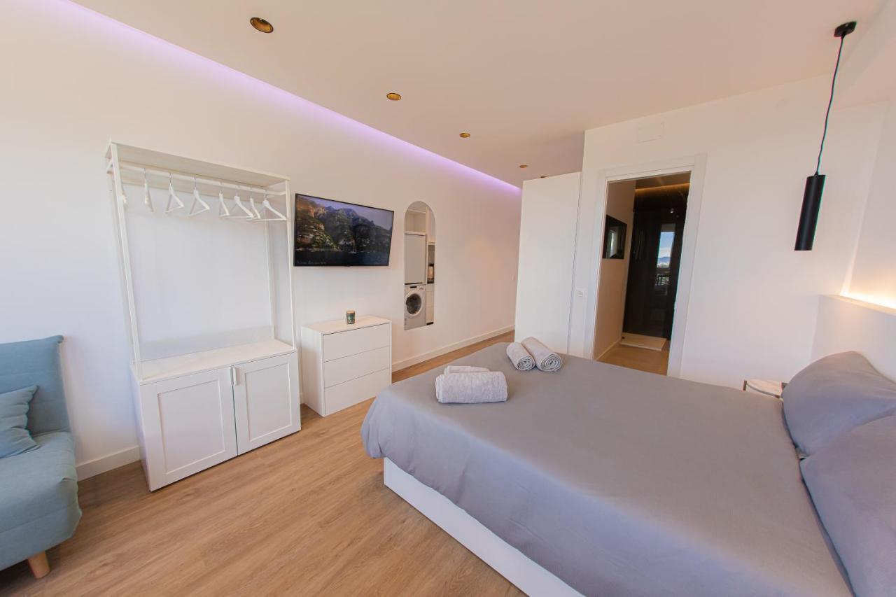Modern With Stunning Views Apartment *