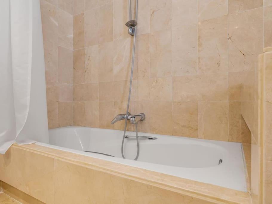 Apartamento Stylish Sea View In Playas Del Duque