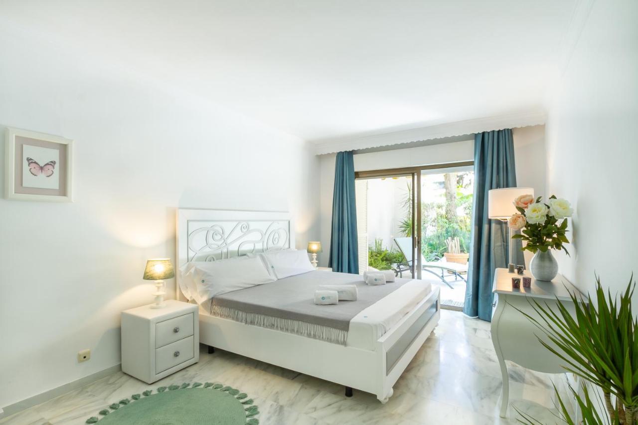 Banus - Golden