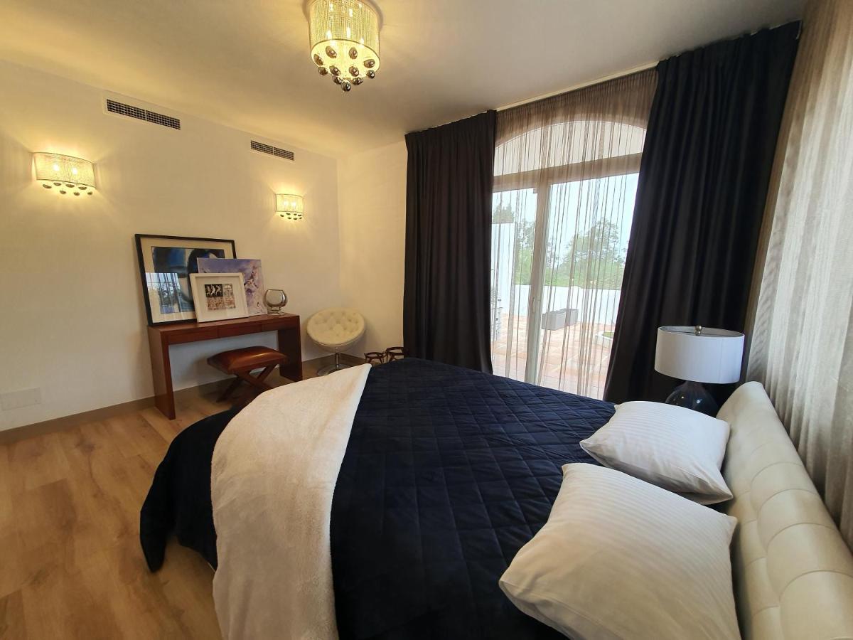 Luxurious Close To Sea And Golf Villa Marbella
