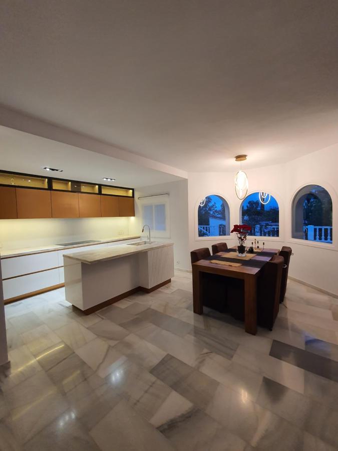Luxurious Close To Sea And Golf Villa *