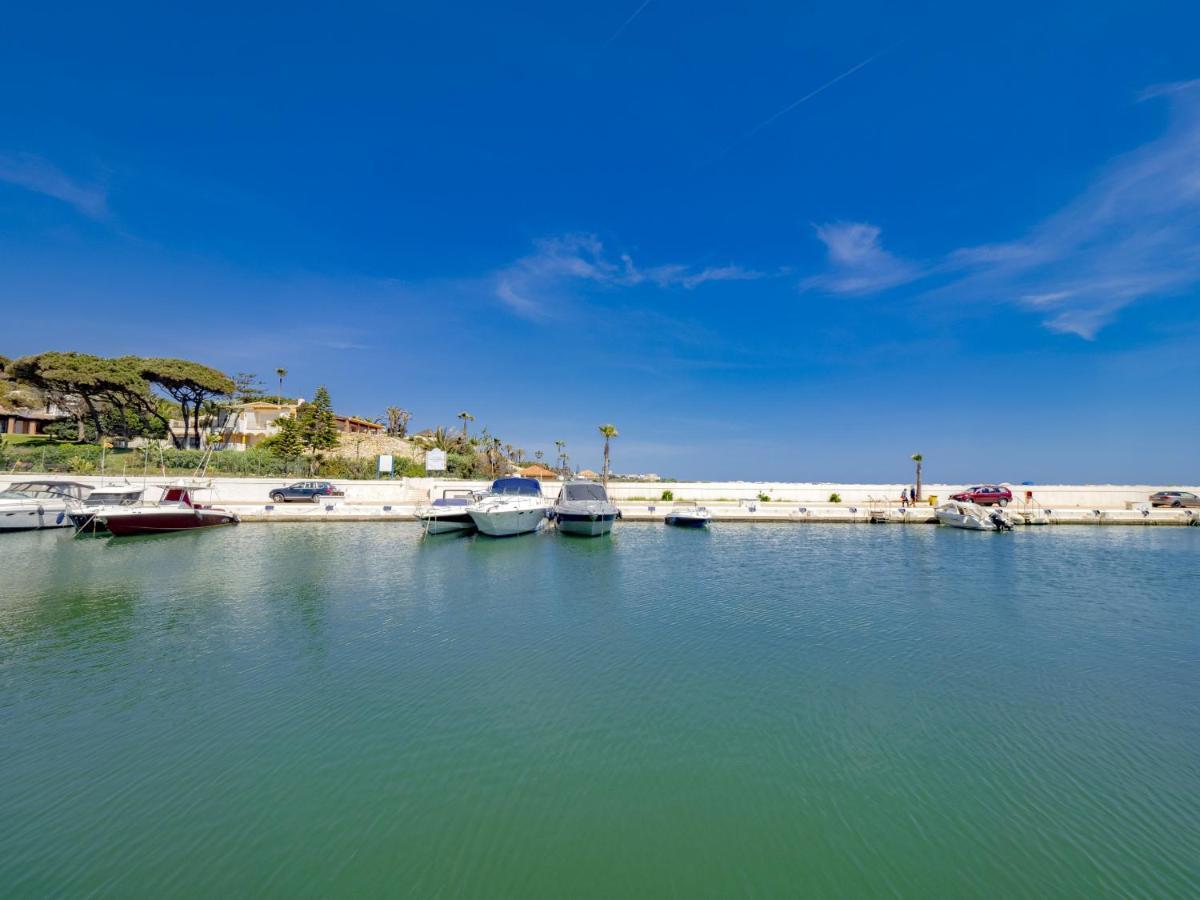 Apartment Cubo's Penthouse Cabopino Port & Parking Marbella
