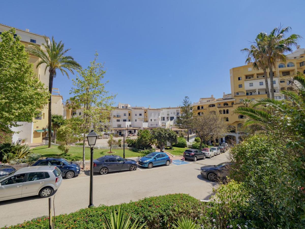 Cubo's Penthouse Cabopino Port & Parking *
