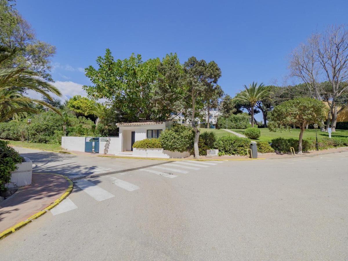 Cubo's Penthouse Cabopino Port & Parking Apartment