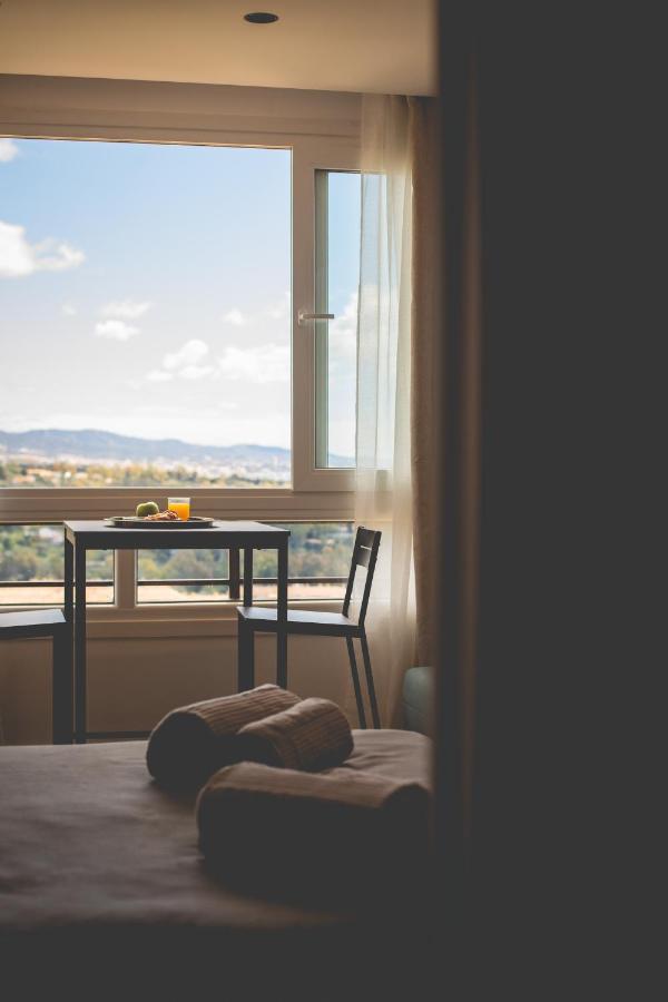 Modern With Stunning Views Apartment